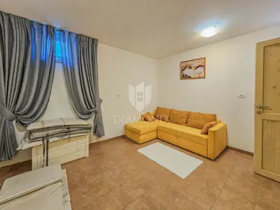 House 130 m², Novigrad surroundings - 3 bedrooms - 21