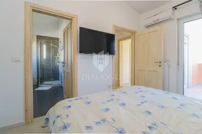 House 130 m², Novigrad surroundings - 3 bedrooms - 17