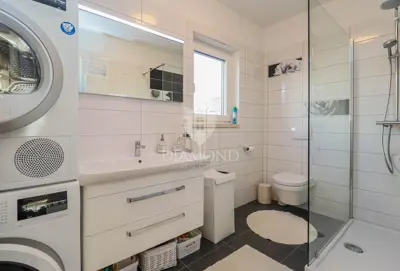 House 130 m², Novigrad surroundings - 3 bedrooms - 11