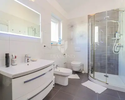 House 130 m², Novigrad surroundings - 3 bedrooms - 18