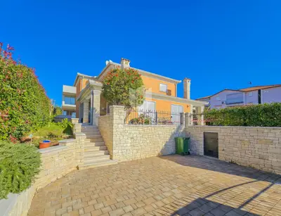 House 130 m², Novigrad surroundings - 3 bedrooms - 22