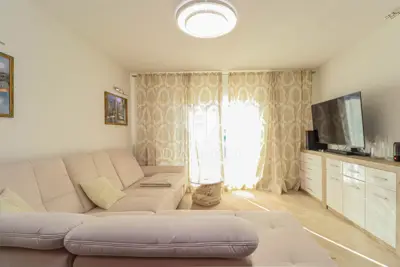 House 130 m², Novigrad surroundings - 3 bedrooms - 5