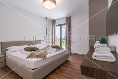 Istria, Svetvinčenat, modern villa with 5 bedrooms and heated pool - 15