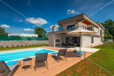 Istria, Svetvinčenat, modern villa with 5 bedrooms and heated pool