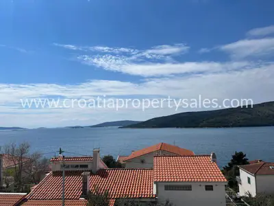Kuća 267 m², Trogir - 115 m od mora i panoramski pogled