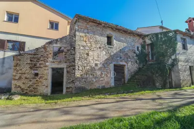 Haus 180 m², Pićan - Grundstück 1.280 m²