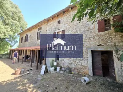 Svetvinčenat, stone house with a lot of potential