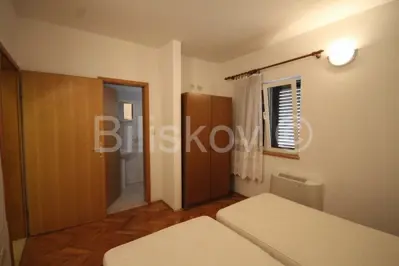 Podstrana 1 red uz more kuća sa više stambenih jedinica - 12