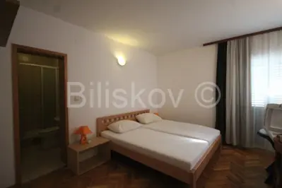 Podstrana 1 red uz more kuća sa više stambenih jedinica - 10