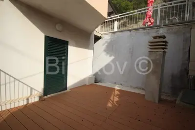 Podstrana 1 red uz more kuća sa više stambenih jedinica - 21