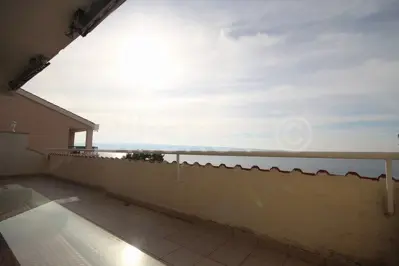 Podstrana 1 red uz more kuća sa više stambenih jedinica - 13