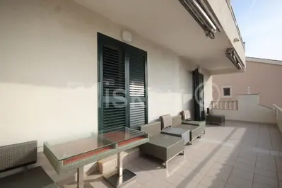 Podstrana 1 red uz more kuća sa više stambenih jedinica - 14