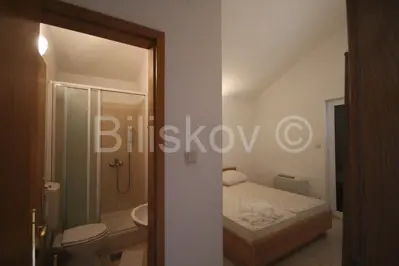 Podstrana 1 red uz more kuća sa više stambenih jedinica - 22