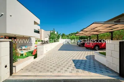 Villas 1150 m², Trogir - 3 villas, 3 pools and sea view - 17