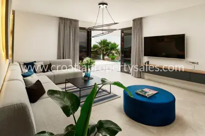 Villas 1150 m², Trogir - 3 villas, 3 pools and sea view - 7