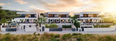 Villas 1150 m², Trogir - 3 villas, 3 pools and sea view - 2