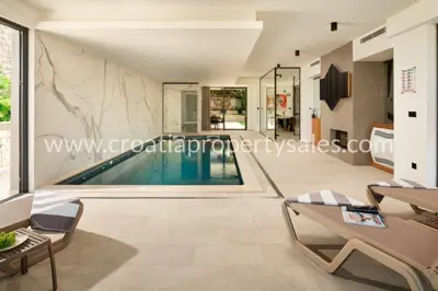 Villas 1150 m², Trogir - 3 villas, 3 pools and sea view - 10