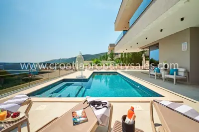 Villas 1150 m², Trogir - 3 villas, 3 pools and sea view - 5
