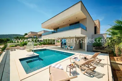 Villas 1150 m², Trogir - 3 villas, 3 pools and sea view - 4