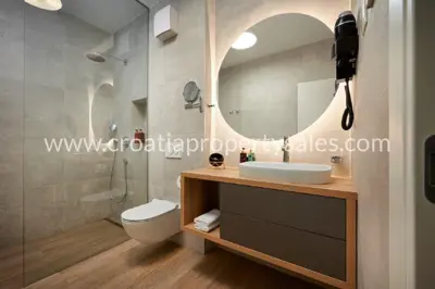 Villas 1150 m², Trogir - 3 villas, 3 pools and sea view - 16