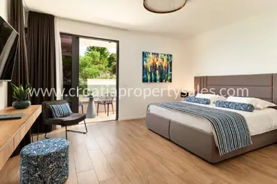 Villas 1150 m², Trogir - 3 villas, 3 pools and sea view - 15
