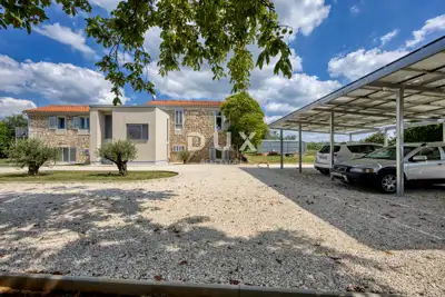 Stone villa 332 m², Poreč - pool and landscaped garden - 7