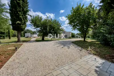 Stone villa 332 m², Poreč - pool and landscaped garden - 11