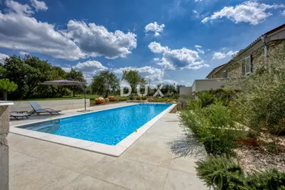 Stone villa 332 m², Poreč - pool and landscaped garden - 6