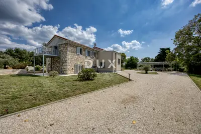 Stone villa 332 m², Poreč - pool and landscaped garden - 10