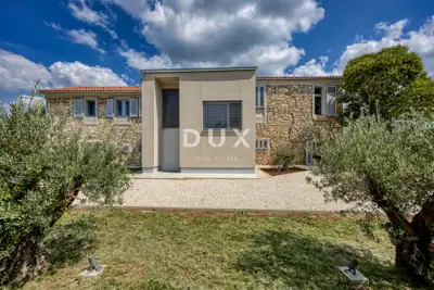 Stone villa 332 m², Poreč - pool and landscaped garden - 8