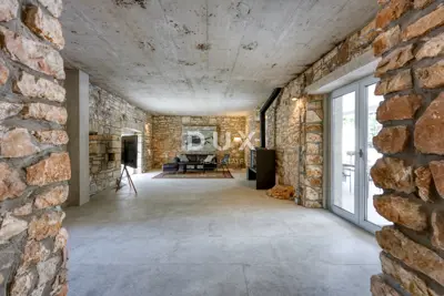 Stone villa 332 m², Poreč - pool and landscaped garden - 19