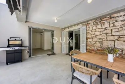 Stone villa 332 m², Poreč - pool and landscaped garden - 13