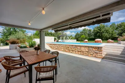 Stone villa 332 m², Poreč - pool and landscaped garden - 12