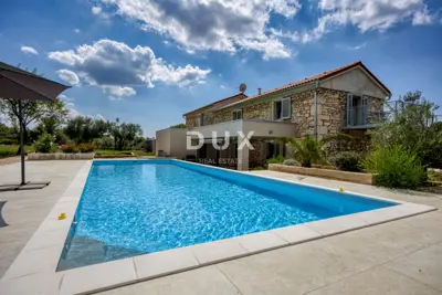 Stone villa 332 m², Poreč - pool and landscaped garden - 5