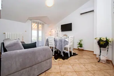 House 365 m², Rovinj - sea view and three residential units - 21