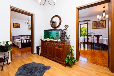 House 365 m², Rovinj - sea view and three residential units - 6