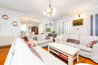 House 365 m², Rovinj - sea view and three residential units - 3