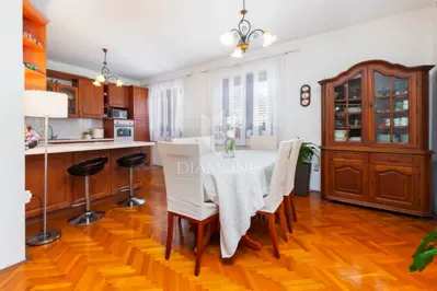 House 365 m², Rovinj - sea view and three residential units - 12