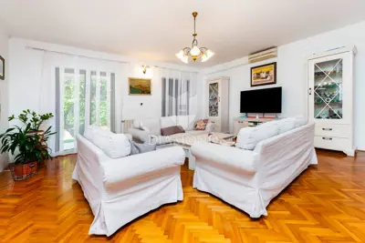 Haus 365 m², Rovinj - Meerblick und drei Wohneinheiten