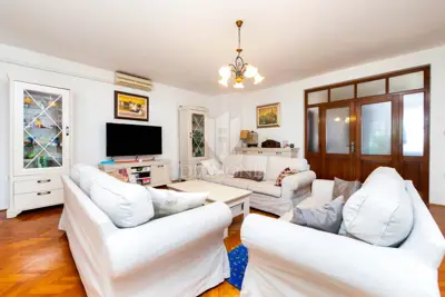 House 365 m², Rovinj - sea view and three residential units - 2