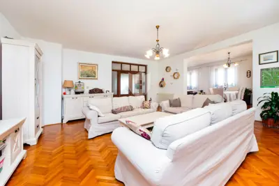 House 365 m², Rovinj - sea view and three residential units - 4