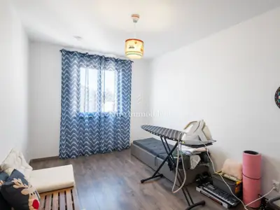 Štinjan – kuća s tri stana i okućnicom - 21