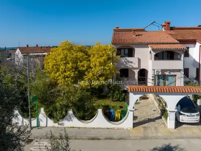 Štinjan - house with three apartments and yard