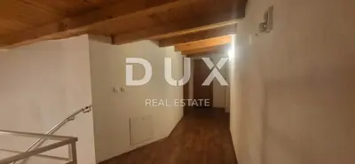Haus 332 m², Petrići - 3 Wohneinheiten - 8