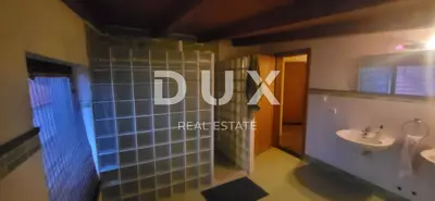 Haus 332 m², Petrići - 3 Wohneinheiten - 17