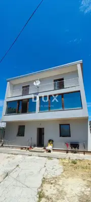 Haus 332 m², Petrići - 3 Wohneinheiten - 22