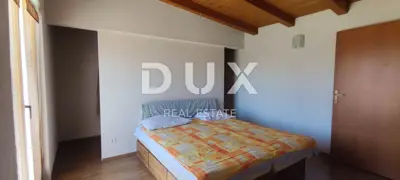 Haus 332 m², Petrići - 3 Wohneinheiten - 12