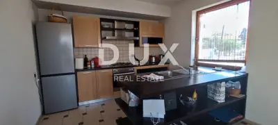 Haus 332 m², Petrići - 3 Wohneinheiten - 9