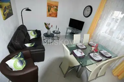 Apartmenthaus 690 m², Okrug Gornji - 200 m vom Meer - 14