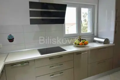 Apartmenthaus 690 m², Okrug Gornji - 200 m vom Meer - 7